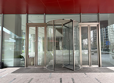 四川成都国际创新设计产业园三翼水晶旋转门